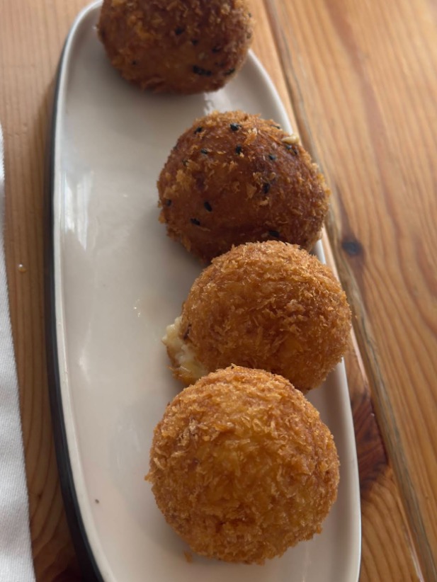 Carta de Restaurantes en Castelldefels, Amatxu Restaurant, Croquetas caseras de txangurro y de bacalao