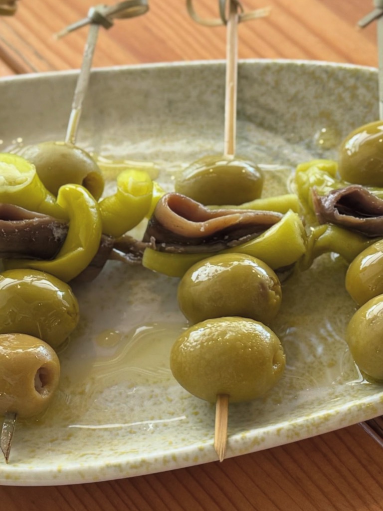 Carta de Restaurantes en Castelldefels, Amatxu Restaurant, Gildas con anchoa y guindilla