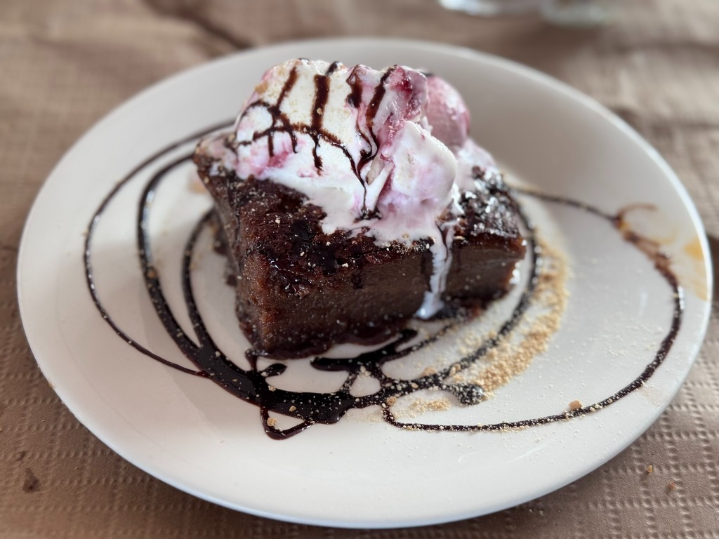 Carta de Restaurantes en Cenera, El Molín 2.0, Brownie de chocolage con helado de frutos del bosque