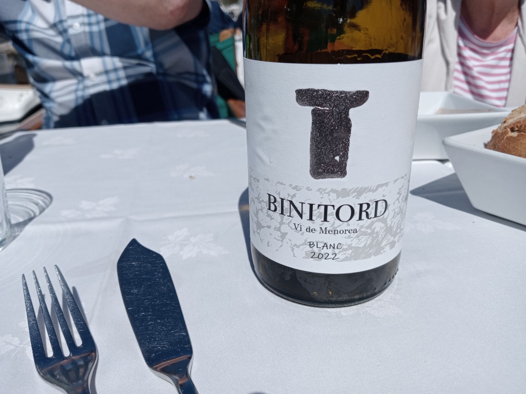 Carta de Restaurantes en Ciutadella de Menorca, Cafè Balear, Vino blanco de Menorca