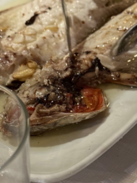 Menu of Restaurants in Cizur Menor, Martintxo Asador Sidreria / Sagardotegi Erretegia, Besugo de la zona de tarifa a la parrilla