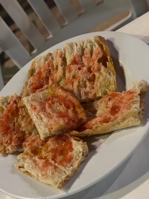 Valoración y opiniones de comida y bebida en Comarruga, El Pingüino Restaurante, Pan con tomate