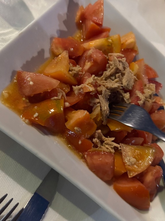 Carta de Restaurantes en Comarruga, El Pingüino Restaurante, Tomatito aliñado