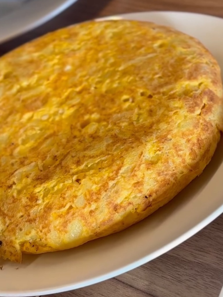 Carta de Restaurantes en Combarro, TINTANEGRA, Tortilla con queso Tetilla