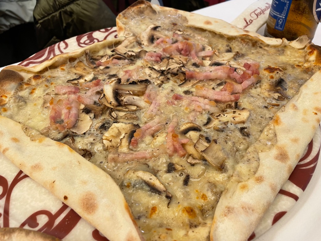 Gastronomy recommendation in Cordovilla: Pizza tartufo y funghi