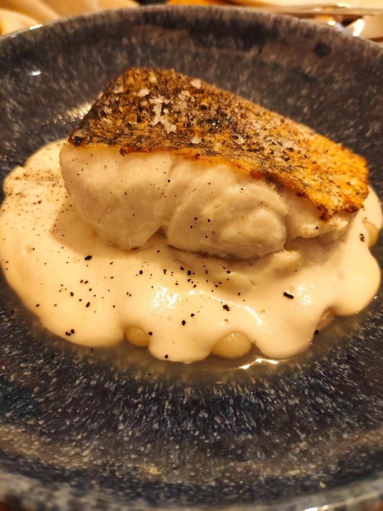 Gastronomy recommendation in Coruña: Merluza con espuma de jamón y habas frescas
