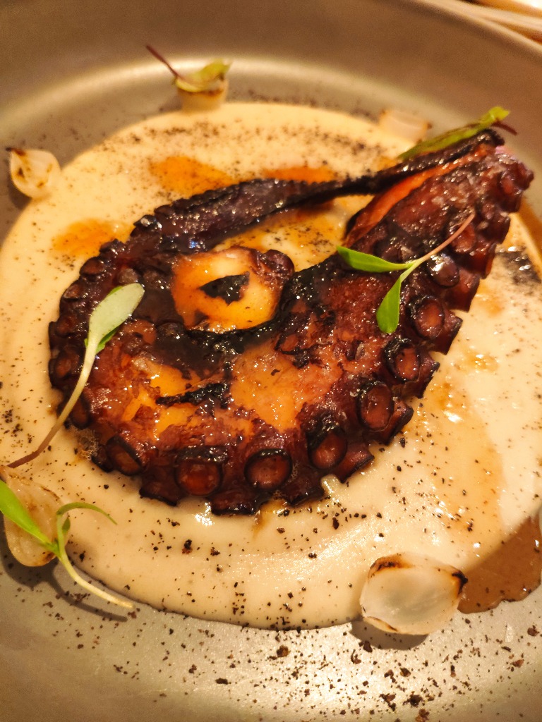 Gastronomy recommendation in Coruña: Pulpo de la ría asado con caramelo de pimentón