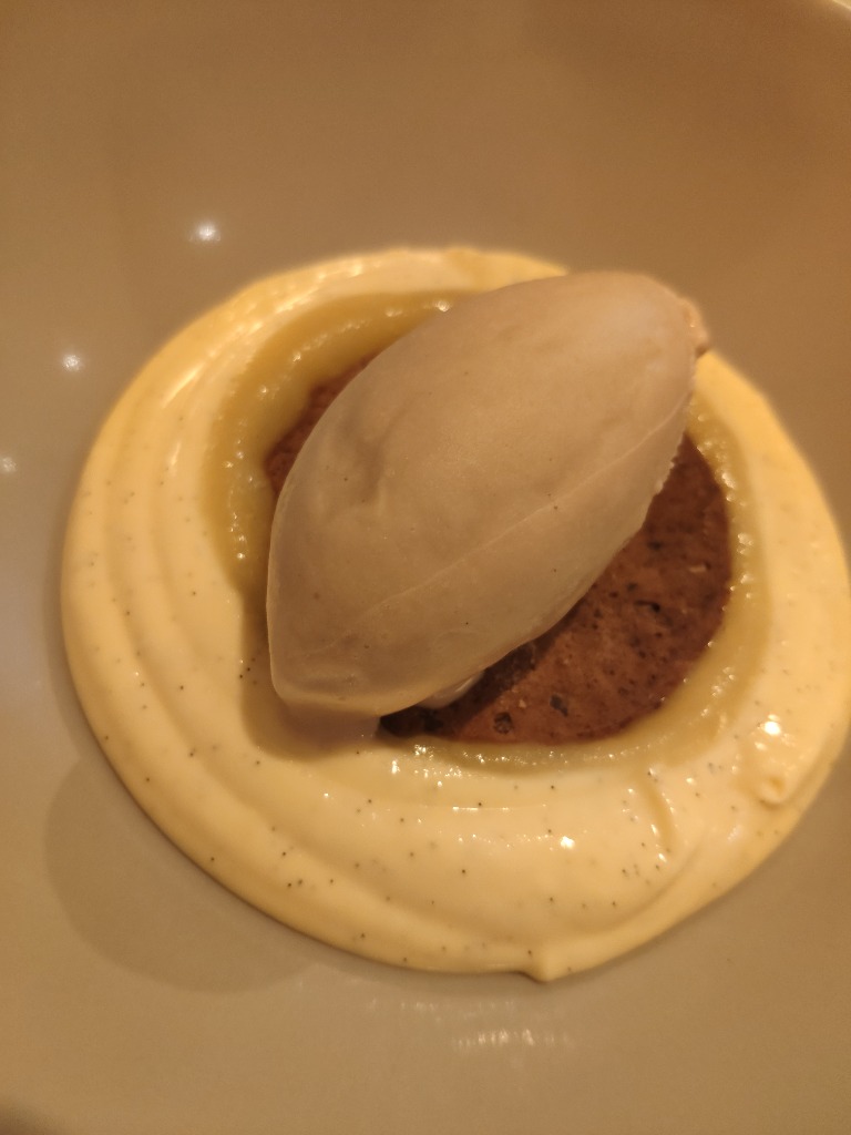 Gastronomy recommendation in Coruña: Vainilla, manzana y helado de almendra