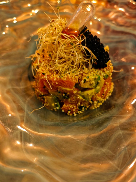 Carta de Restaurantes en Coruña, Takumi, Tartar de la casa (salmón)