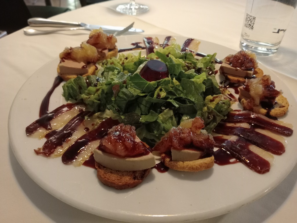 Carta de Restaurantes en Cuéllar, Hotel- Restaurante- Bar- San Francisco (la fonda), Ensalada de jamón de pato y mousse de foie