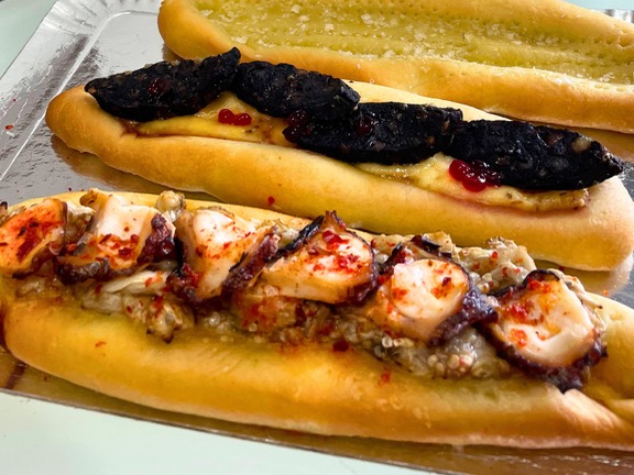 Carta de Caterings en Denia, COQUISSIMA, Coca de pulpo y berenjena ahumada