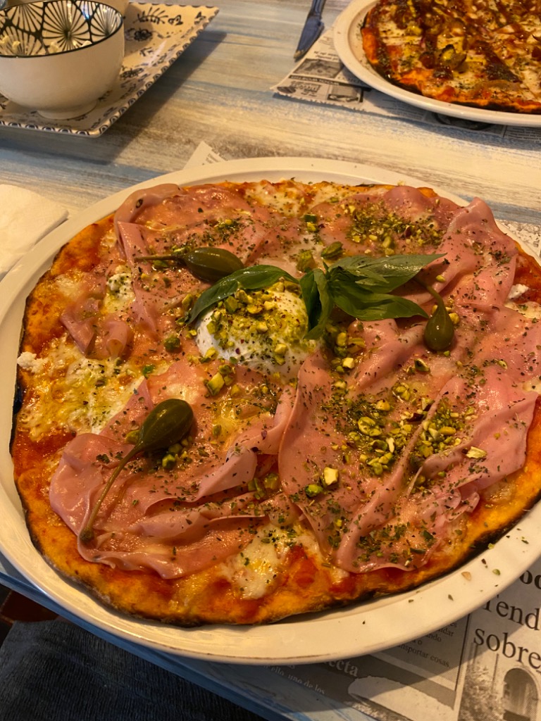 Menu of Restaurants in Denia, Restaurante A fer la mar, Pizza jamón y burrata