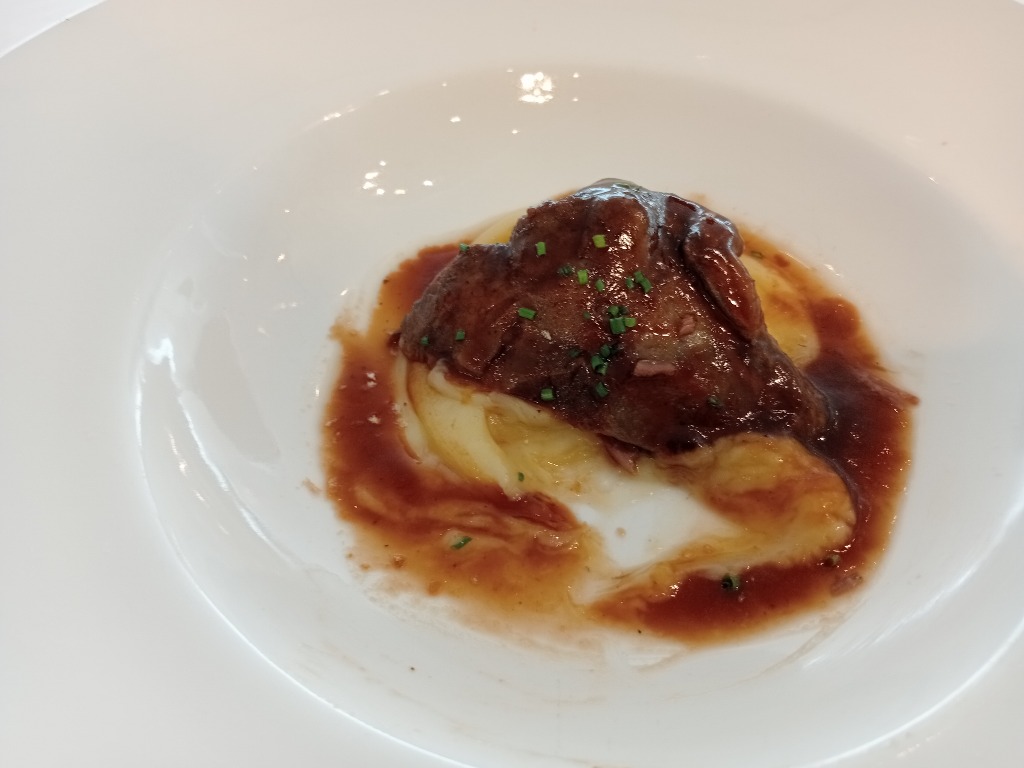 Carta de Restaurantes en Donostia, La Perla Taberna Jatetxea, Carrilleras de ternera guisadas con puré de patata