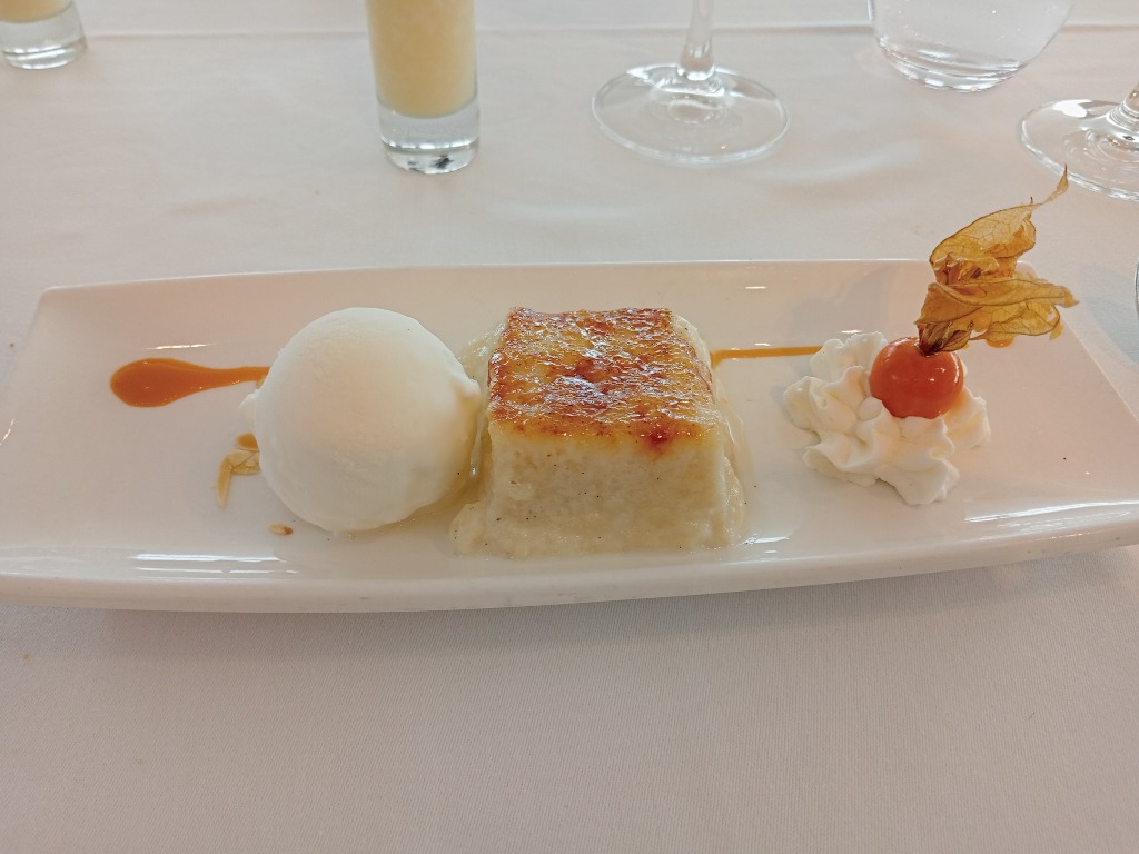 Carta de Restaurantes en Donostia, La Perla Taberna Jatetxea, Torrija de vainilla caramelizada con helado de yogur búlgaro