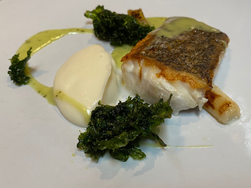 Carta de Restaurantes en Donostia, Narru, Merluza, crema de coliflor y kale