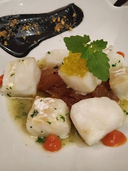 Carta de Restaurantes en Donostia, Restaurante Ikaitz, Bocaditos de bacalao con cebolla caramelizada, confitura casera de tomate y perlas aromáticas
