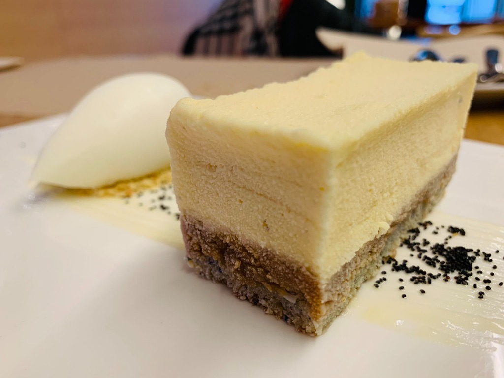 Menu of Restaurants in Donostia, Zazpi, Tarta de limón y chocolate blanco con helado de hierbaluisa