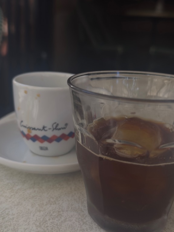 Valoración y opiniones de comida y bebida en Eivissa, Croissant Show, Café con hielo