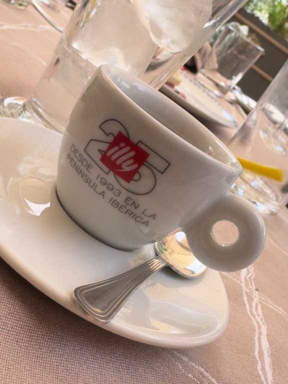 Valoración y opiniones de comida y bebida en El Vendrell, Restaurant Masia Francàs, Café con hielo