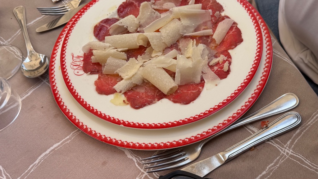 Valoración y opiniones de comida y bebida en El Vendrell, Restaurant Masia Francàs, Carpaccio de buey
