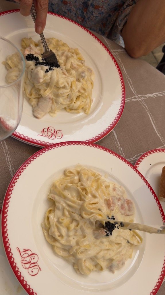 Valoración y opiniones de comida y bebida en El Vendrell, Restaurant Masia Francàs, Fetuccine al salmon