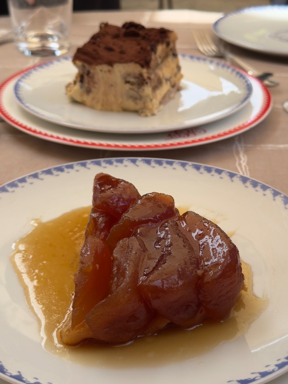 Valoración y opiniones de comida y bebida en El Vendrell, Restaurant Masia Francàs, Tarte tatin