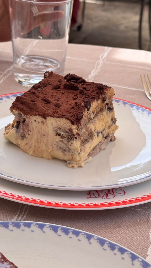 Valoración y opiniones de comida y bebida en El Vendrell, Restaurant Masia Francàs, Tiramisu