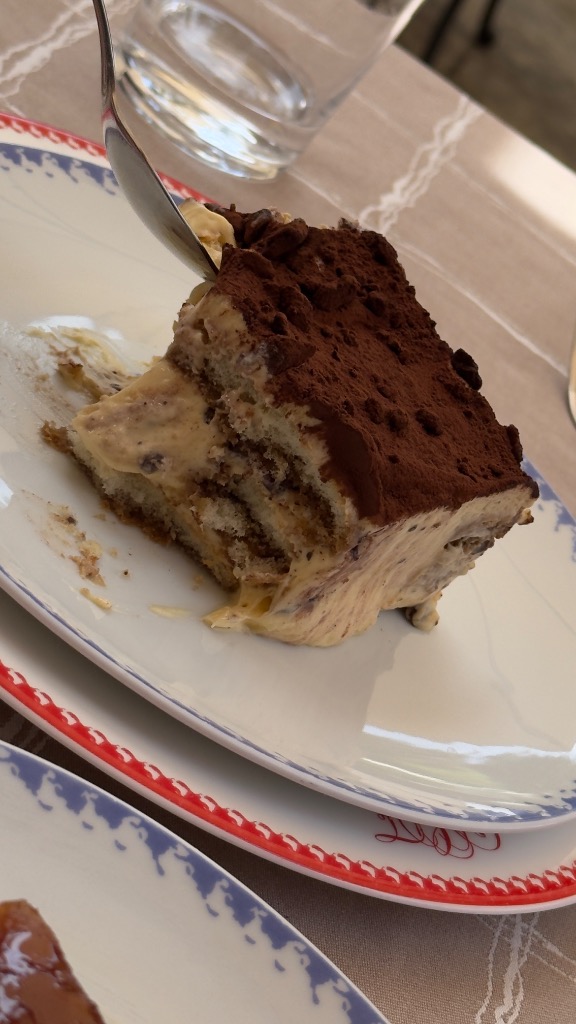 Valoración y opiniones de comida y bebida en El Vendrell, Restaurant Masia Francàs, Tiramisu