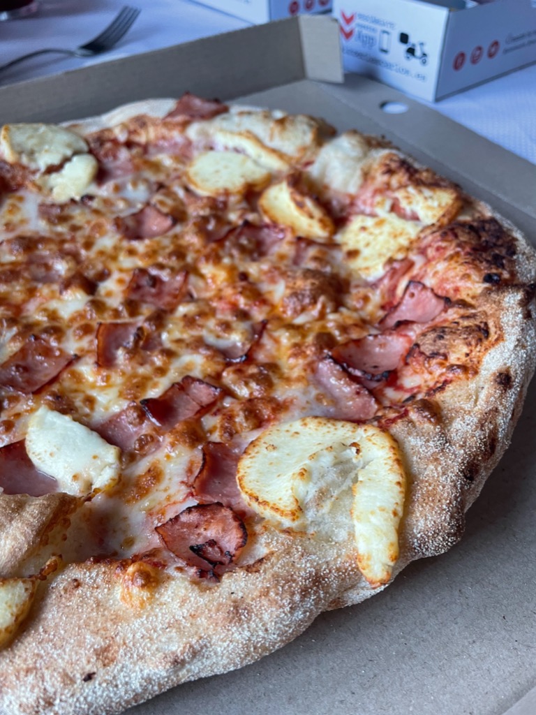 Carta de Pizzerías en Elche, Pizzeria Carlos Elche, Pizza jamón york y queso de cabra