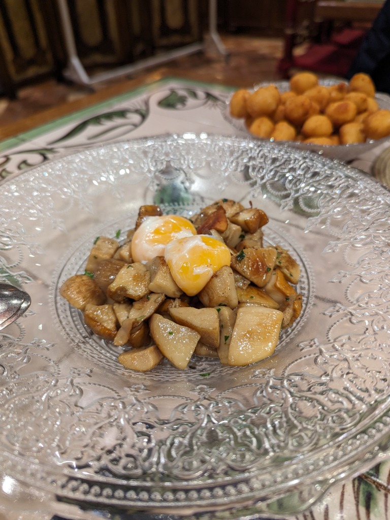 Carta de Restaurantes en Estella, Restaurante Navarra, Hongos salteados con yema de huevo