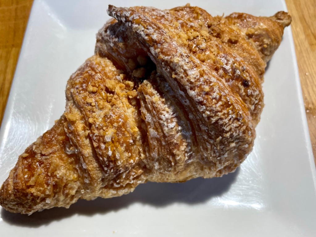 Carta de Cafeterías en Finestrat, De Sabors, Croissant de queso y frambuesa