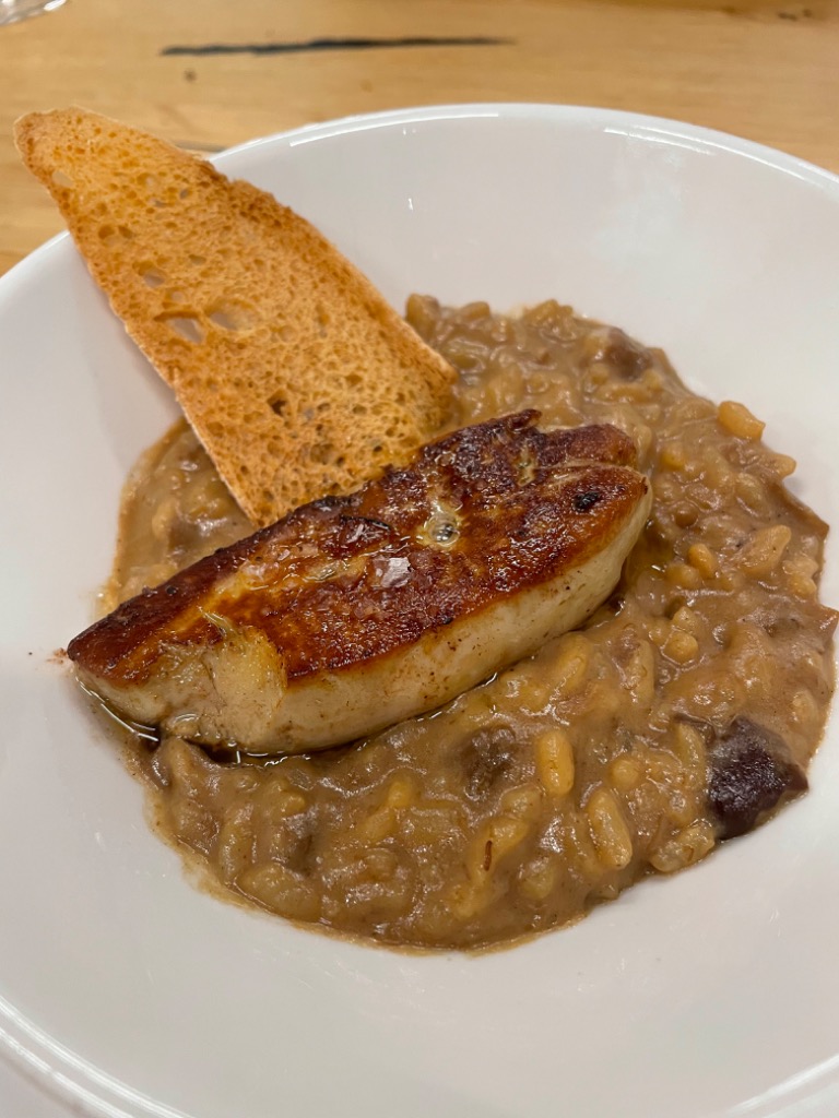 Carta de Restaurantes en Fuenterrabía, Arroka Berri Jatetxea, Arroz Bomba con crema de hongos y foie a la parrilla