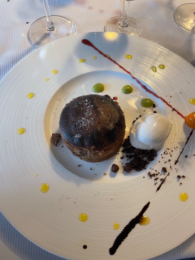 Carta de Restaurantes en Fuenterrabía, Arroka Berri Jatetxea, Coulant de Praliné con helado de coco