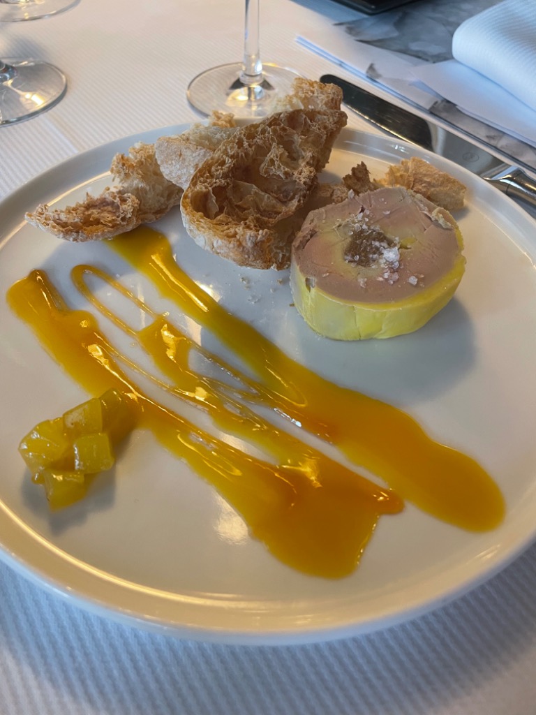 Carta de Restaurantes en Fuenterrabía, Arroka Berri Jatetxea, Rulo de Foie mi-cuit casero con corazón de membrillo y mermelada de tomate