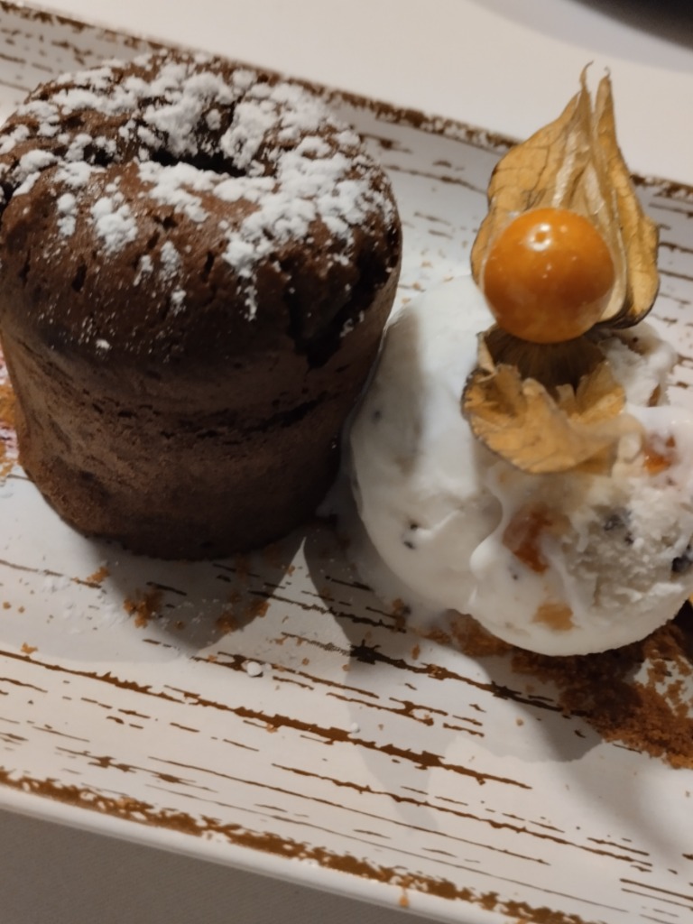 Carta de Restaurantes en Gijón, La Cacharrería, Coulant de chocolate con helado de casatta