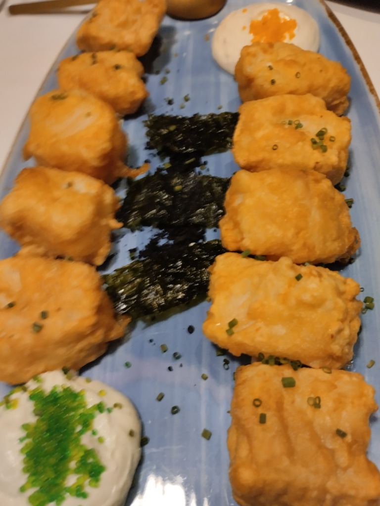 Carta de Restaurantes en Gijón, La Cacharrería, Fritos de bacalao con mahonesa de lima y wasabi