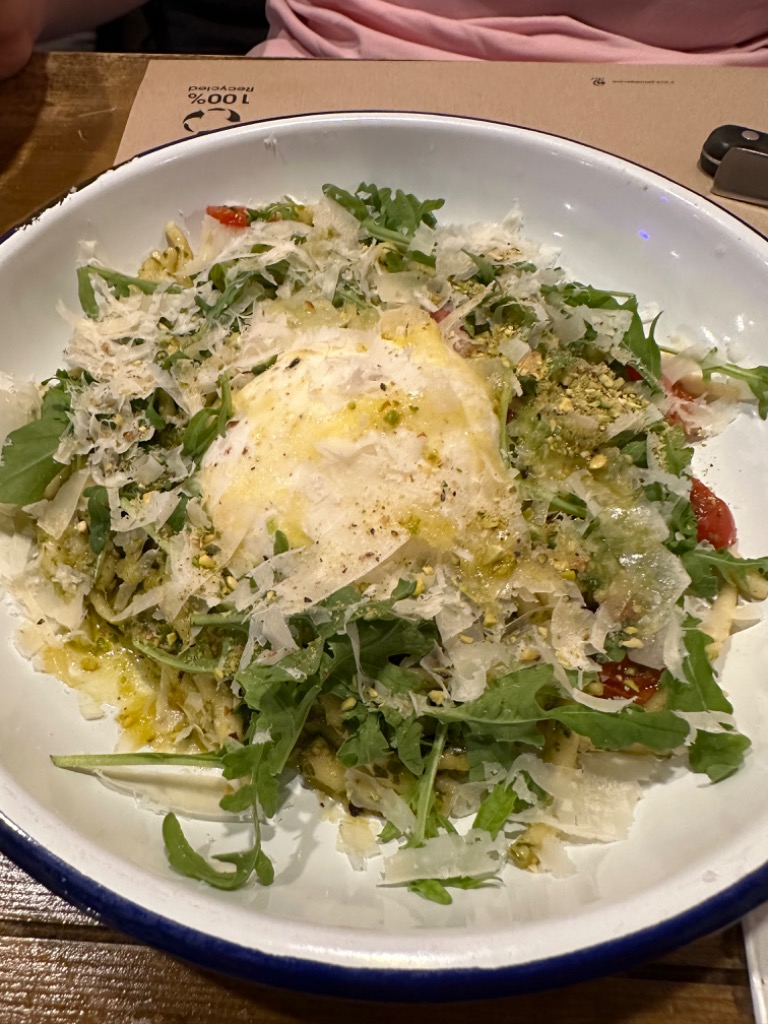 Menu of Restaurants in Girona, Bartali Pizza Co., Trofie al pesto con burrata