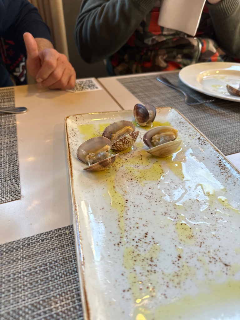 Carta de Restaurantes en Girona, Can Manolo, Almejas con aceita ajo y perejil