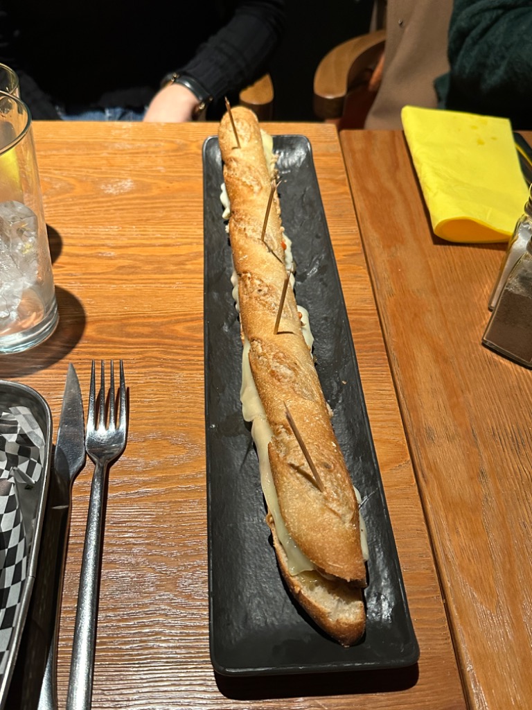 Menu of Restaurants in Girona, Croak's Girona, Flauta de lomo con queso (50cm)