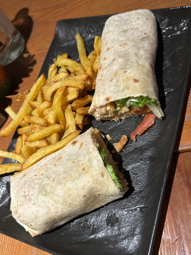 Menu of Restaurants in Girona, Croak's Girona, Wrap de pollo