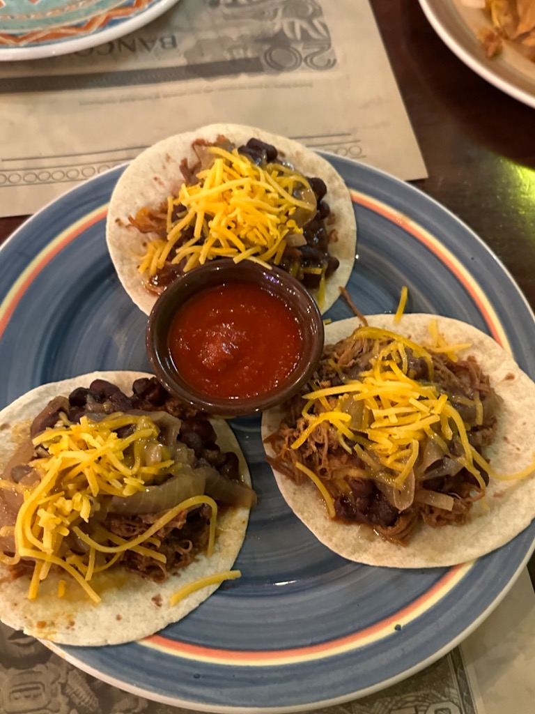 Menu of Restaurants in Girona, Escondido Café, Tacos de carne mechada (3u)