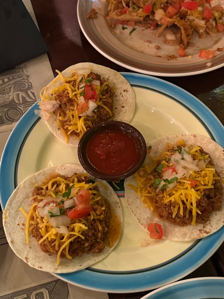 Menu of Restaurants in Girona, Escondido Café, Tacos de pollo (4u)