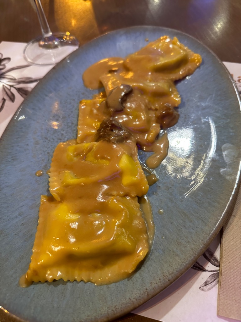 Menu of Restaurants in Girona, La Mafia se sienta a la mesa, Giganti de cordero lechal en salsa de Pedro Ximénez y foie