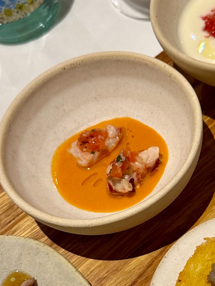 Carta de Restaurantes en Girona, Restaurant Els Tinars, Bogavante azul con su vinagreta de coral