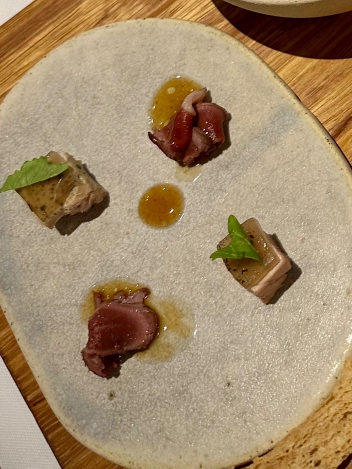 Carta de Restaurantes en Girona, Restaurant Els Tinars, Foie gras mi cuit, roast beef de colomí i gelee de pimientas