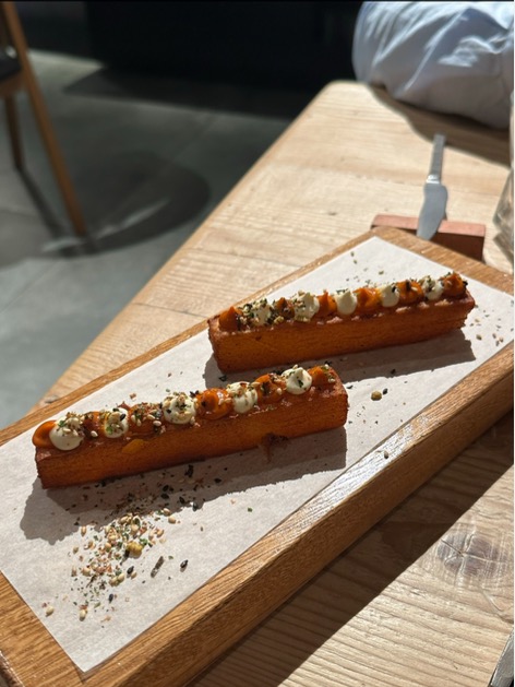 Carta de Restaurantes en Girona, Terram Restaurant, Lingote de patata brava con sus salsas (2u)