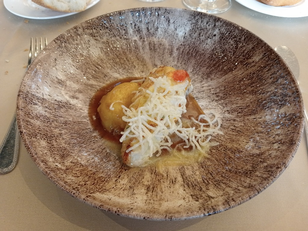 Menu of Restaurants in Gorraiz, Restaurante La Veranda @ Hotel Castillo de Gorráiz, Rapito negro, cremoso de picual, infusión de begihaundi, gel de piquillo y fideo Thai