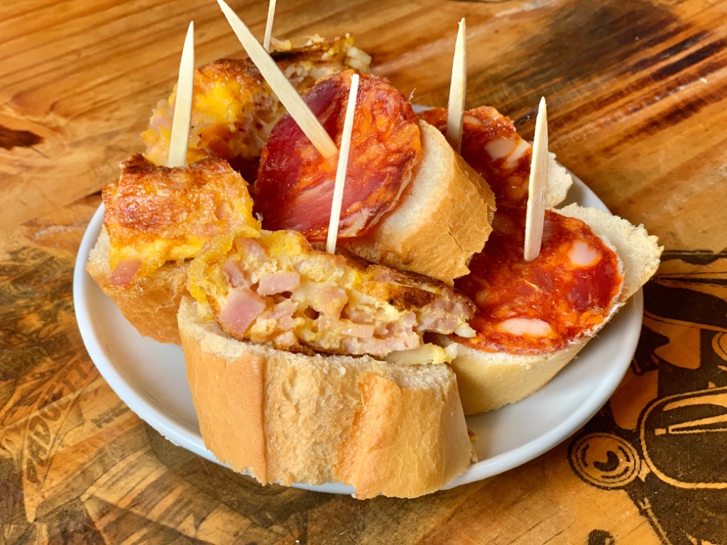 Carta de Restaurantes en Grado, Bar El Pistolo, Tapas gratis