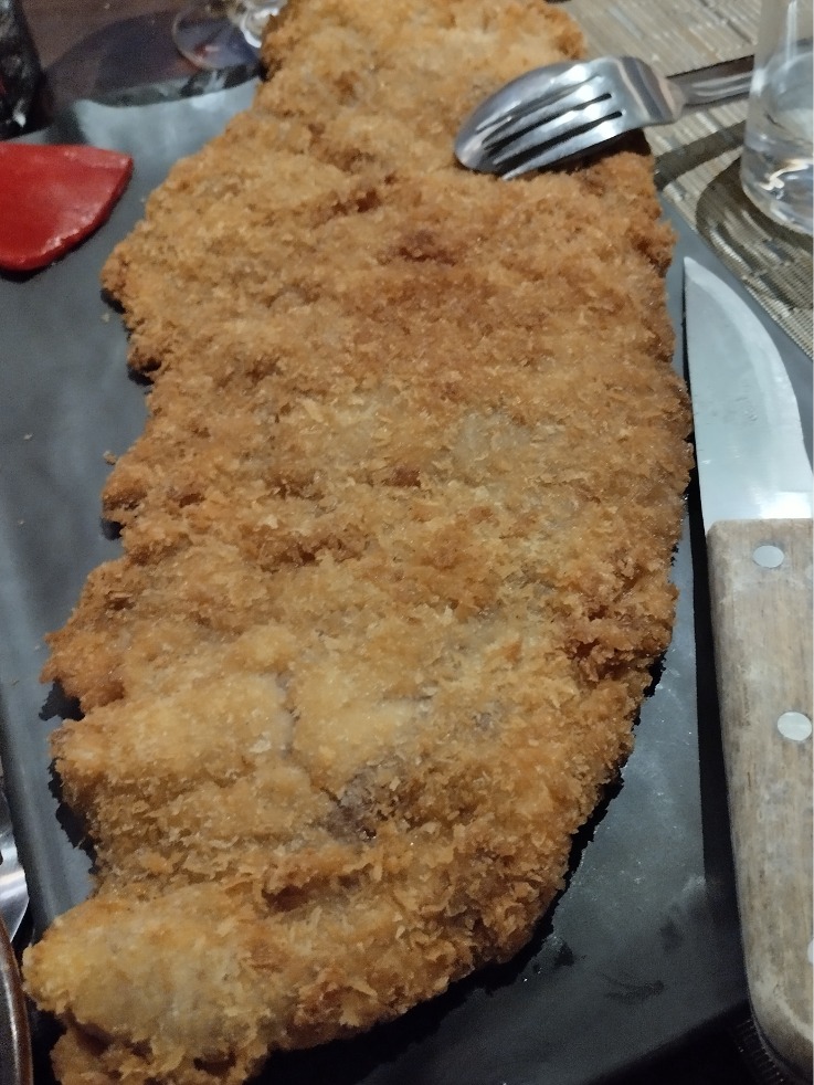 Carta de Restaurantes en Grado, El Rincón de Fufo, Cachopo ibérico, jamón ibérico y queso de Pria