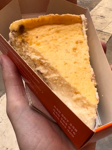Gastronomy recommendation in Granada: Tarta de queso de Brownie